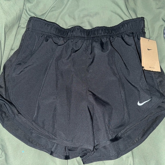 Nike Women's Black Athletic Shorts - Picture 1 of 3